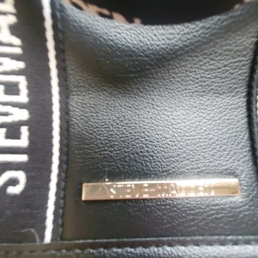 Steve Madden  Bevelyn Black Crossbody Bag. NWT. GUITAR STRAP